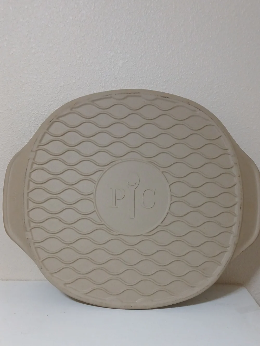Pampered Chef Large Stoneware Pizza Stone With Built-in Handles